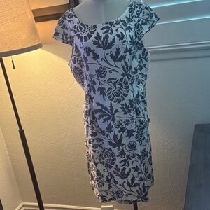 CHARLIE B White Dress with Navy Blue Floral Print.  100%. Linen. Made in Italy.